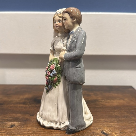 Elegant Wedding Couple Figurine White and Gray blonde bride Burnett groom cake - Picture 2 of 8